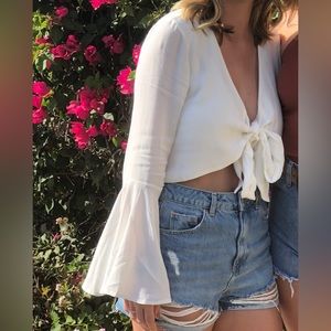 4SI3NNA Tie front bell sleeve top size small in white